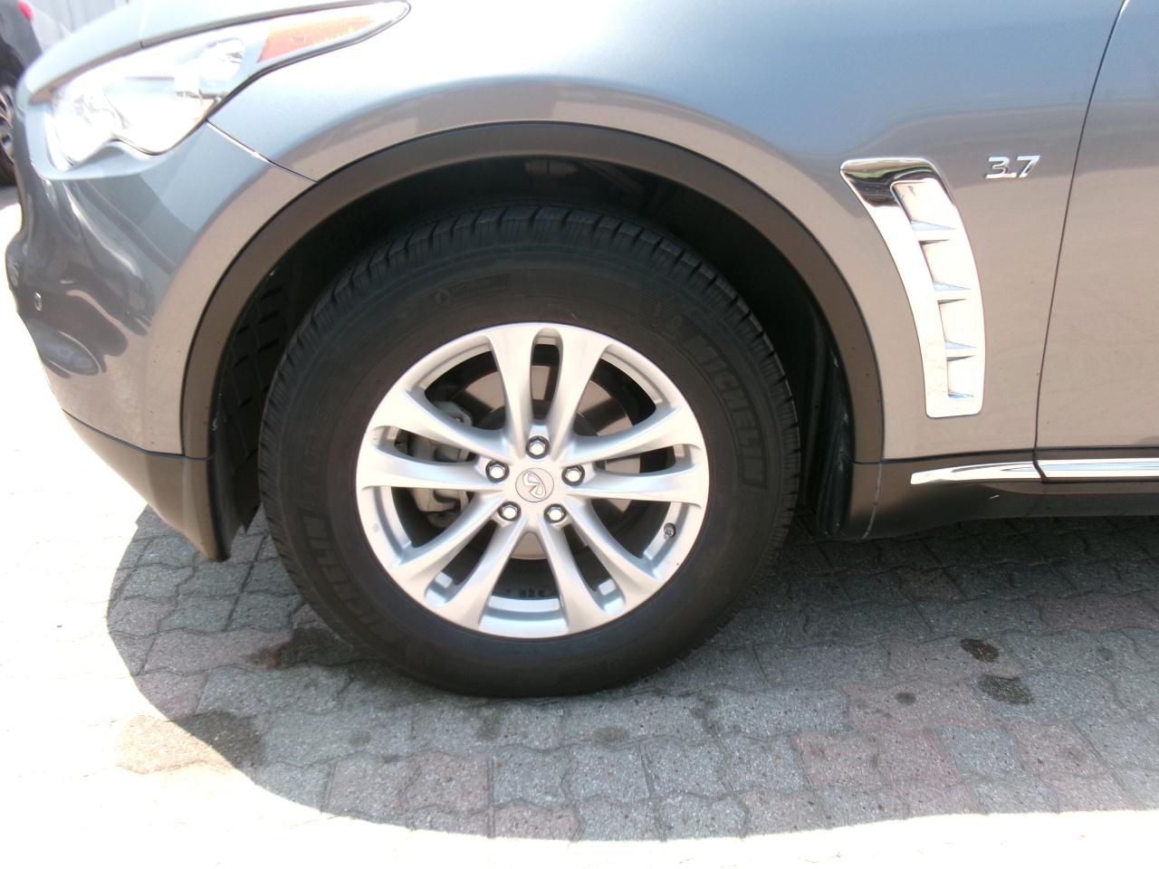 Infiniti QX70 Base AWD 2017