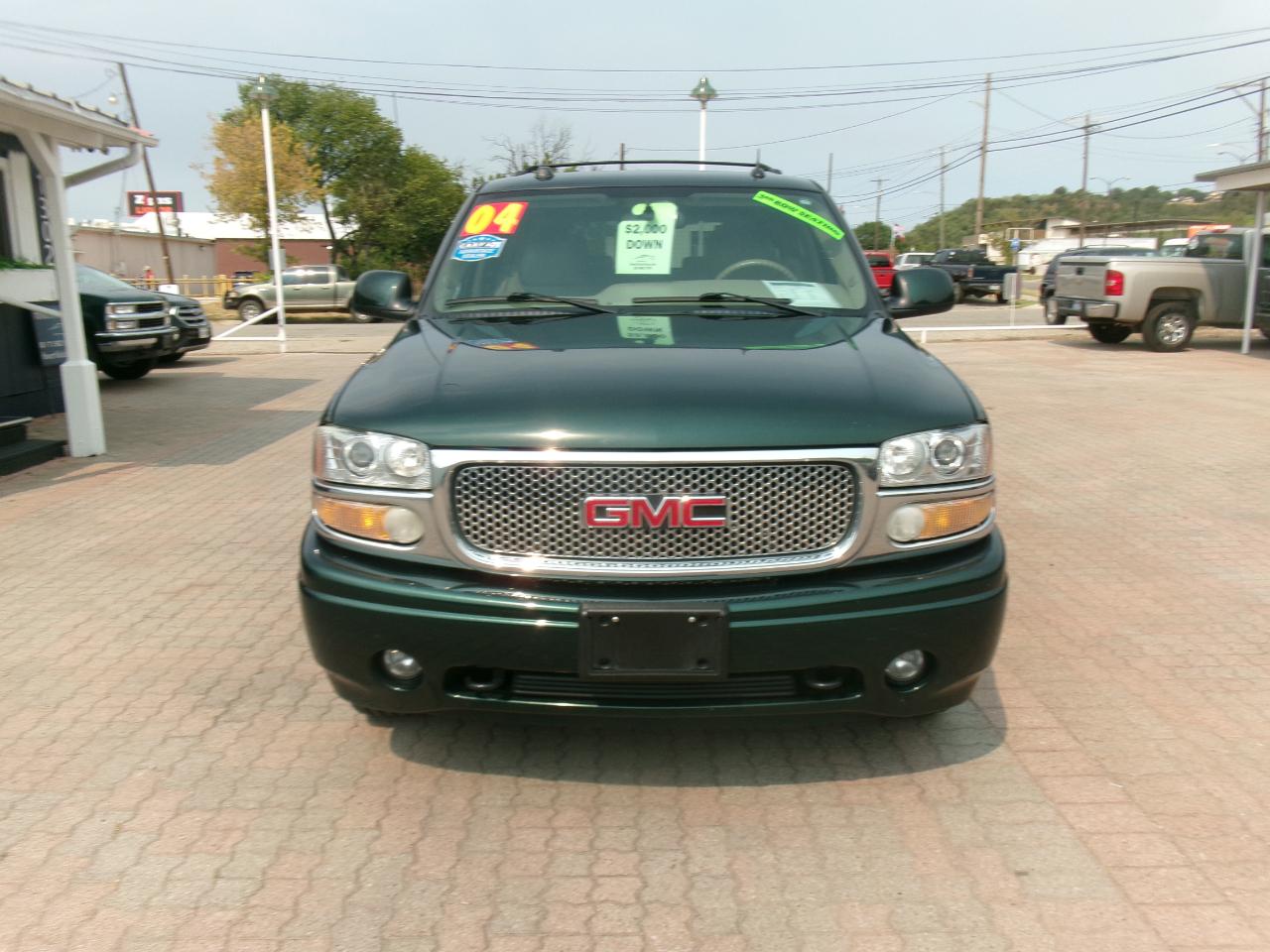 GMC Yukon Denali Base 2004