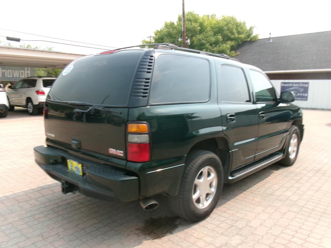 GMC Yukon Denali Base 2004