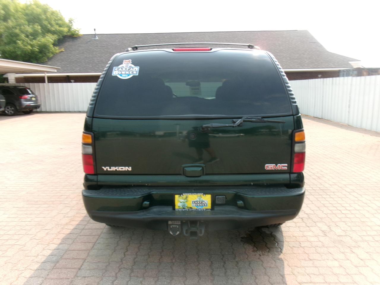 GMC Yukon Denali Base 2004