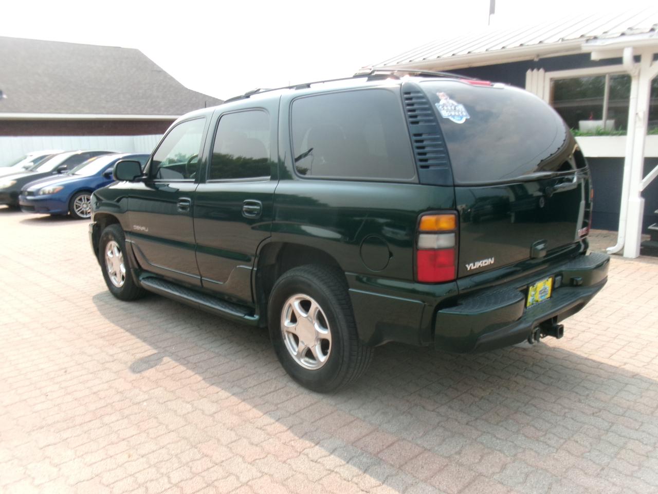 GMC Yukon Denali Base 2004
