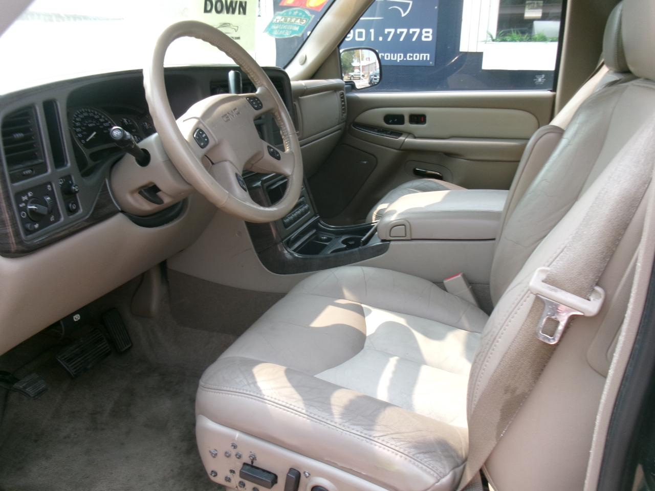GMC Yukon Denali Base 2004