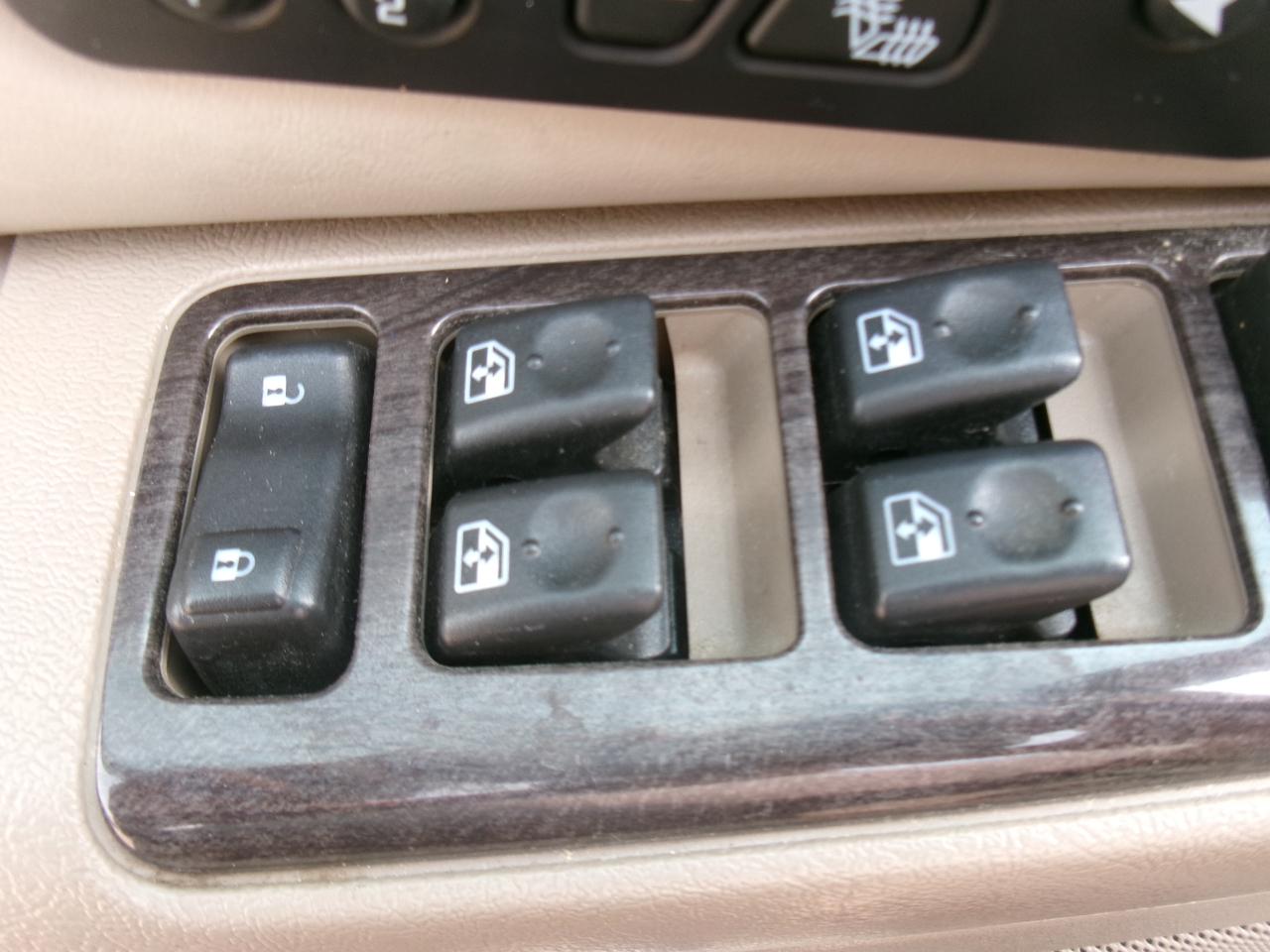 GMC Yukon Denali Base 2004