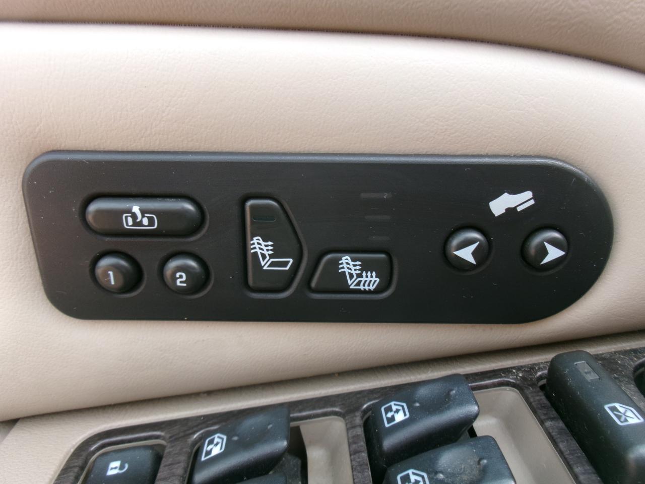 GMC Yukon Denali Base 2004