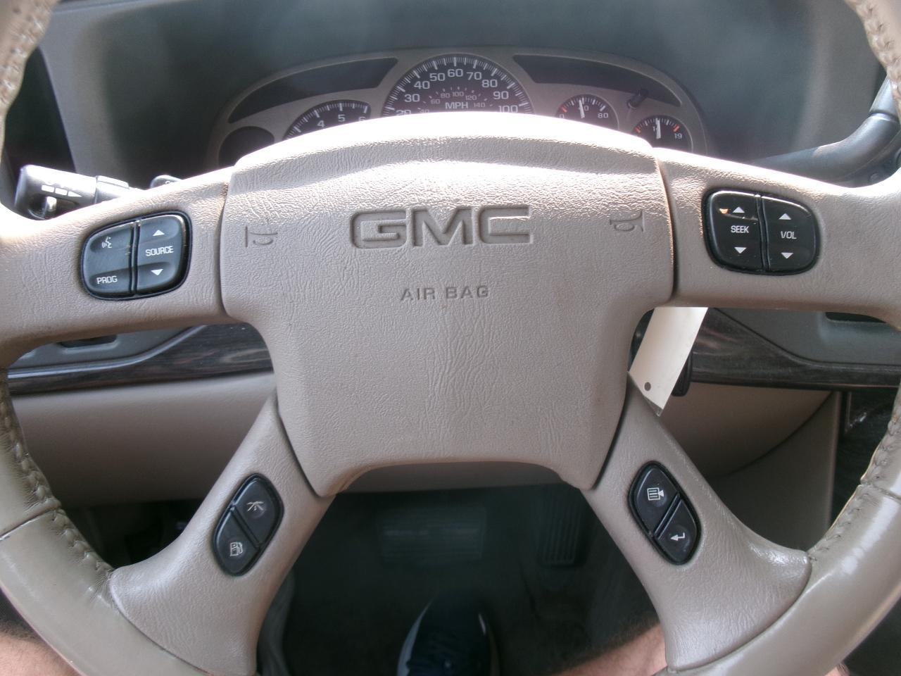GMC Yukon Denali Base 2004