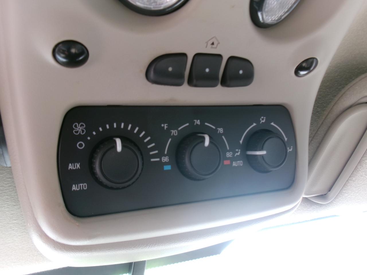 GMC Yukon Denali Base 2004