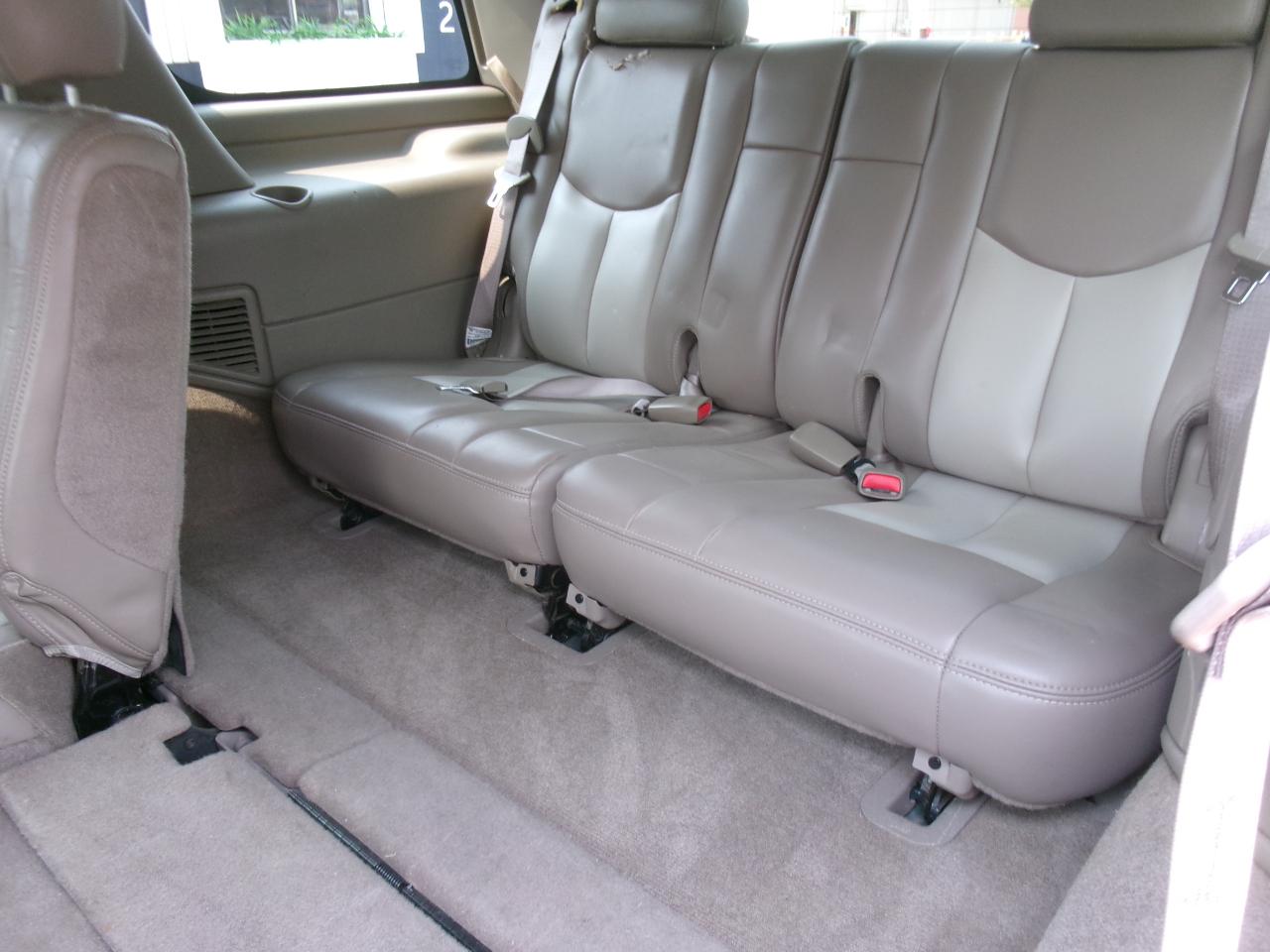GMC Yukon Denali Base 2004