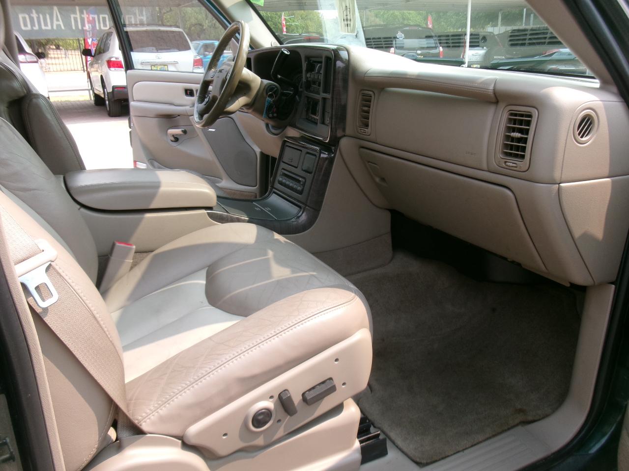 GMC Yukon Denali Base 2004