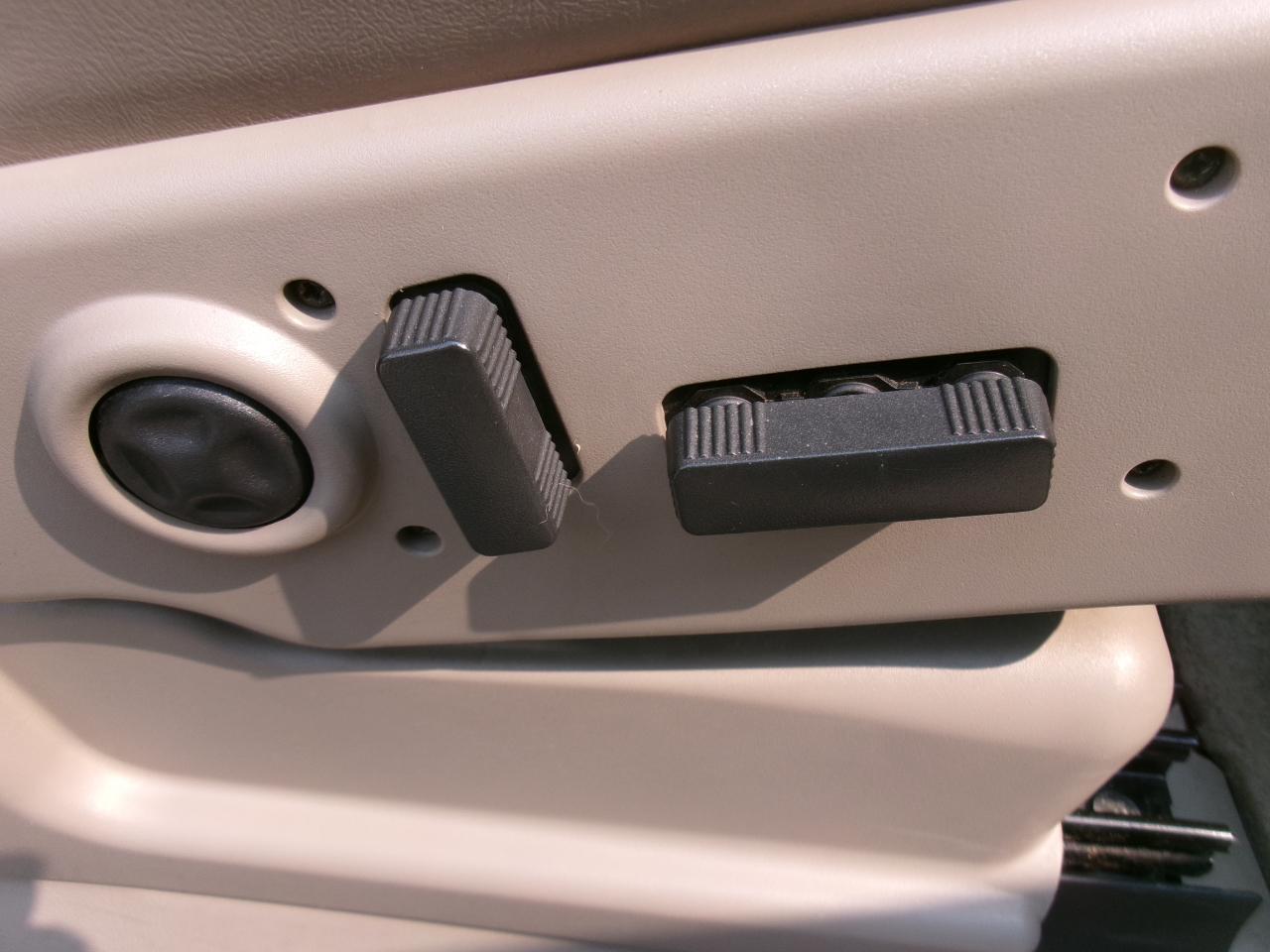 GMC Yukon Denali Base 2004