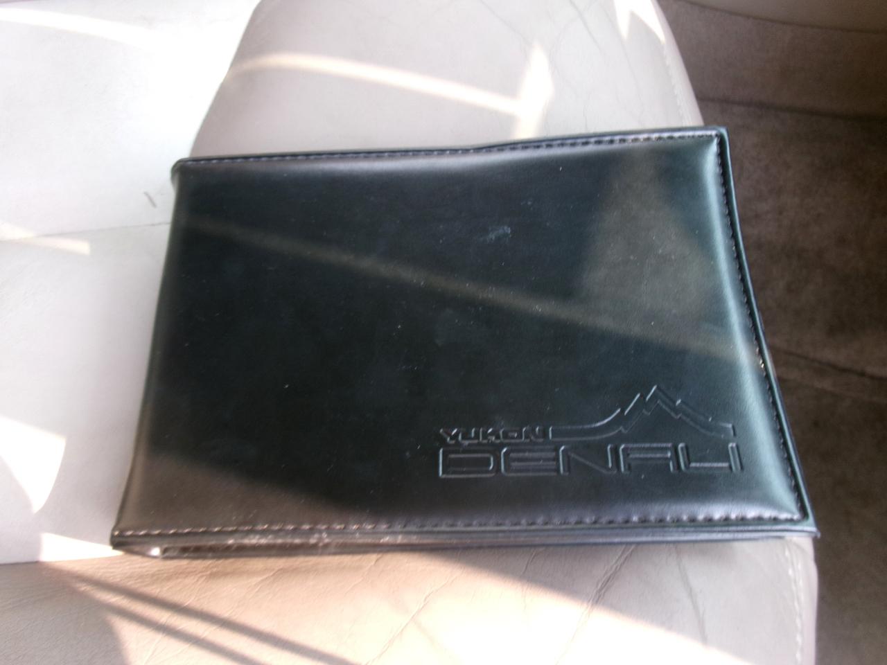 GMC Yukon Denali Base 2004