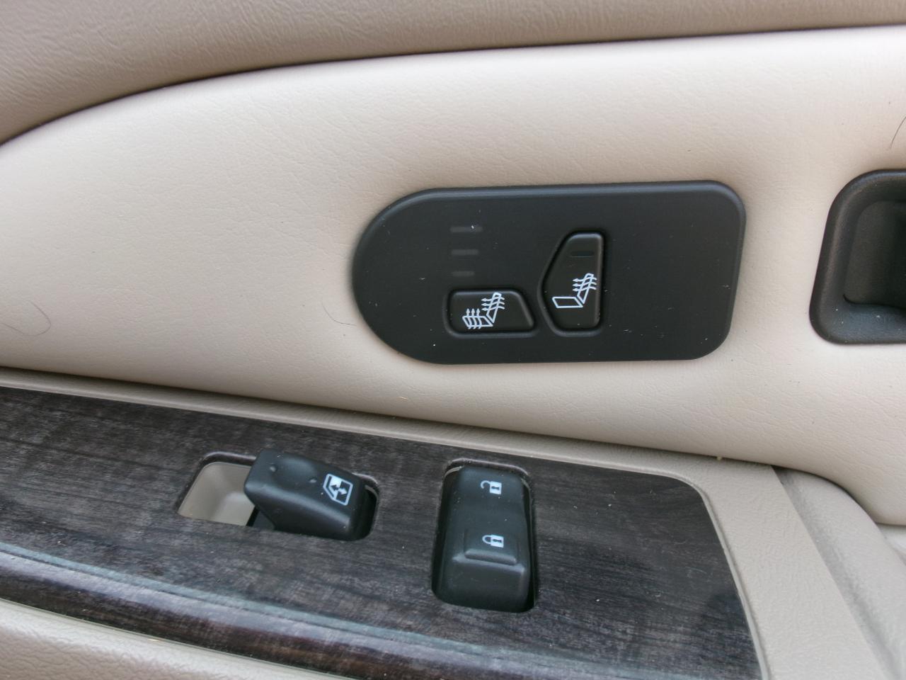 GMC Yukon Denali Base 2004