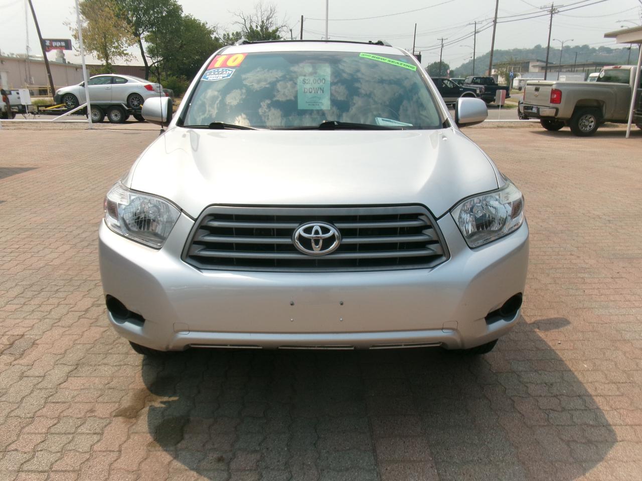 Toyota Highlander Base 2WD I4 2010