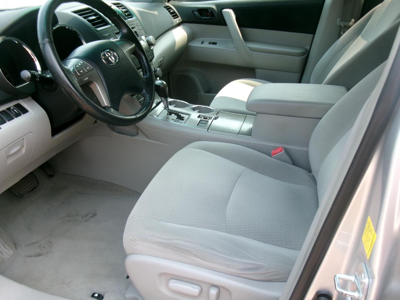 Toyota Highlander Base 2WD I4 2010