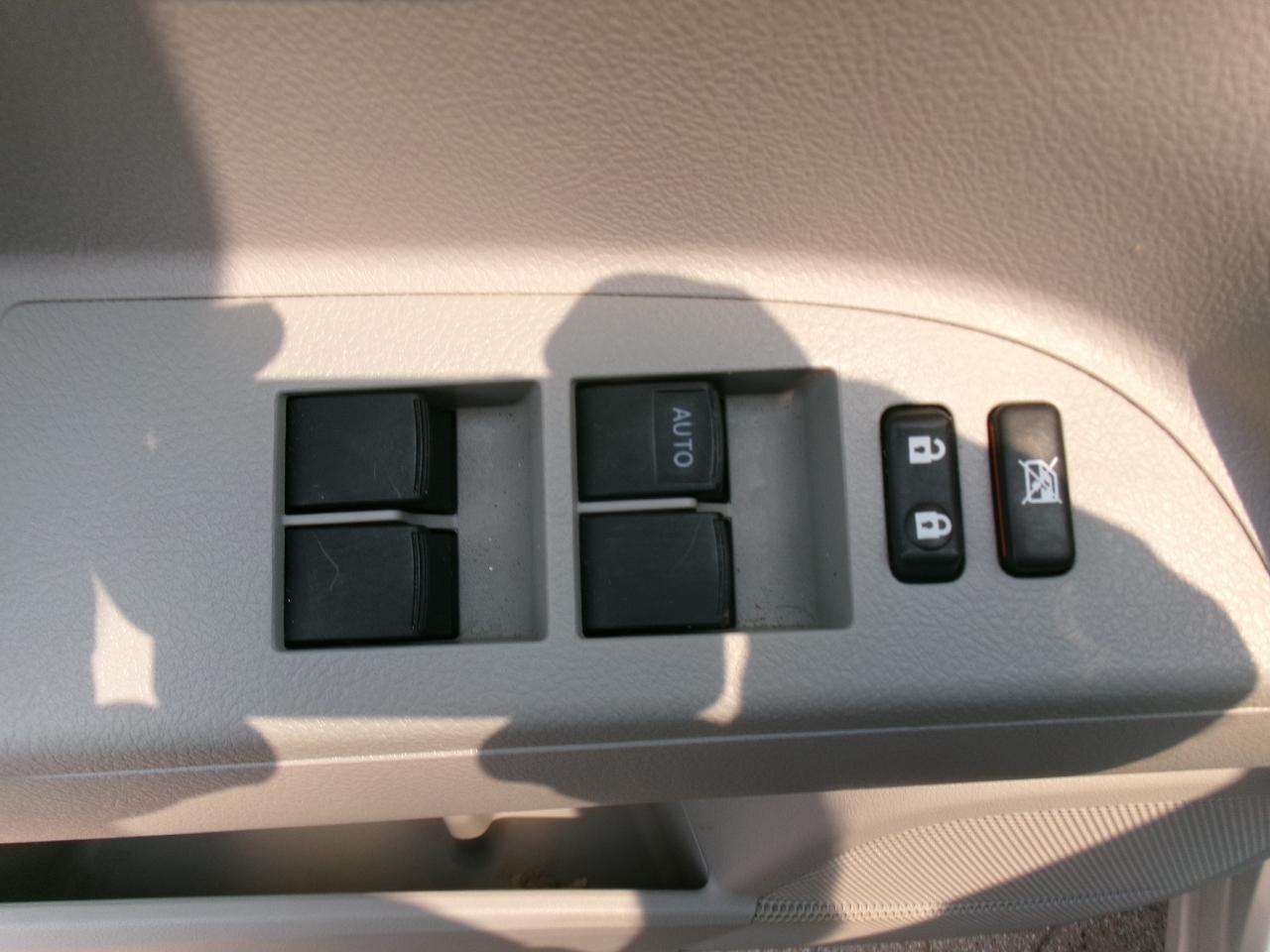 Toyota Highlander Base 2WD I4 2010