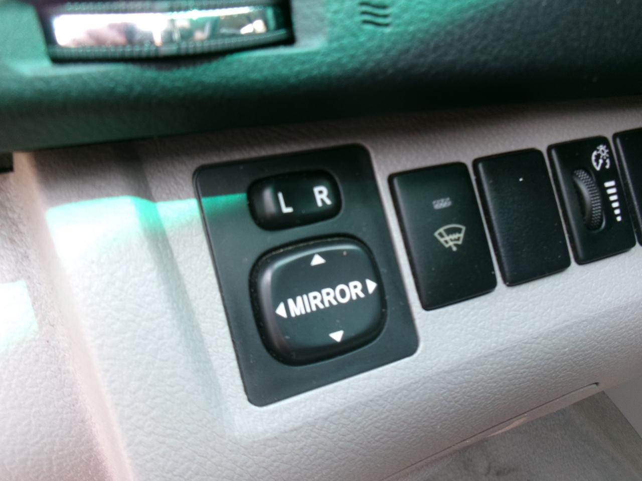 Toyota Highlander Base 2WD I4 2010