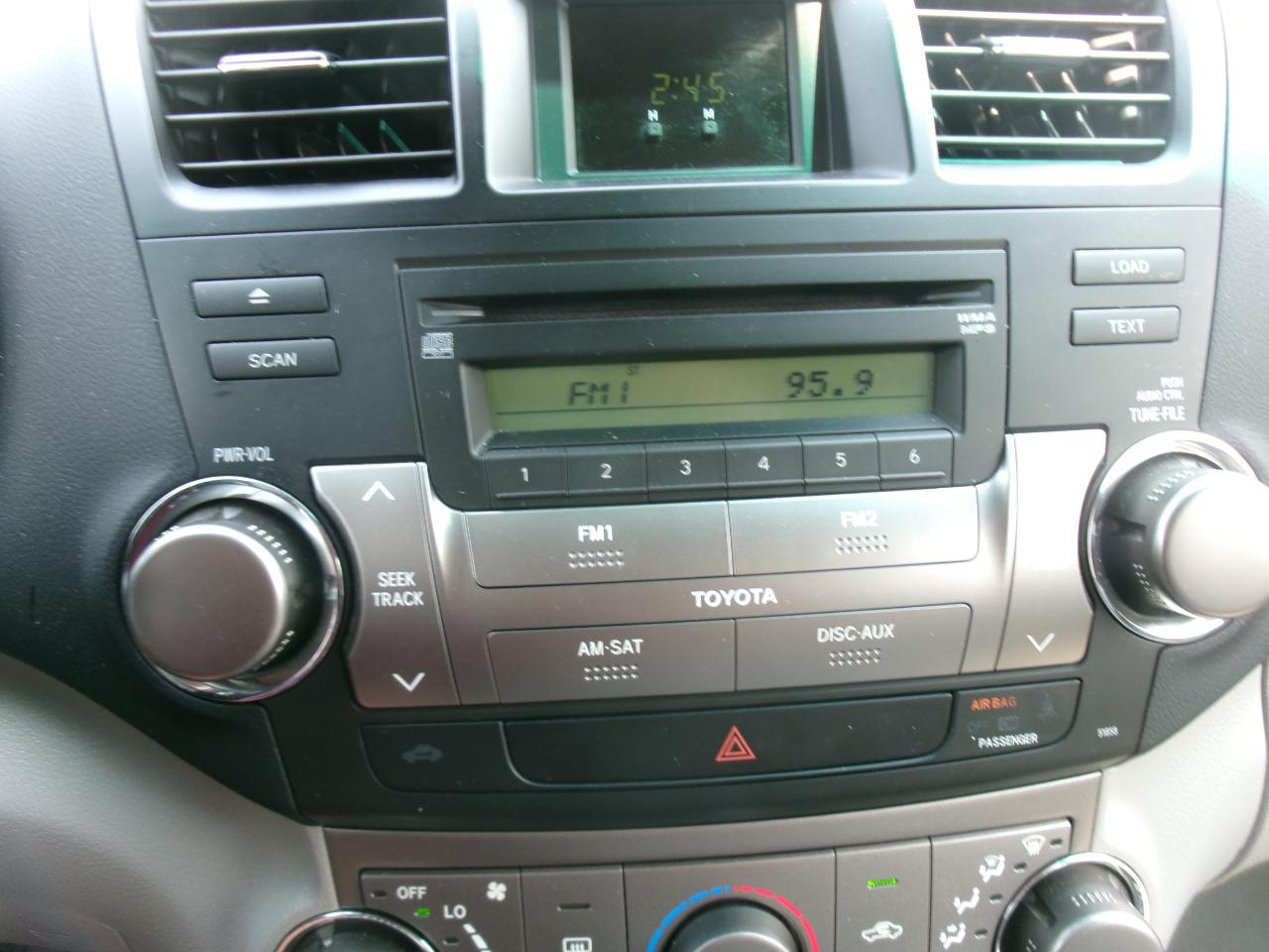 Toyota Highlander Base 2WD I4 2010