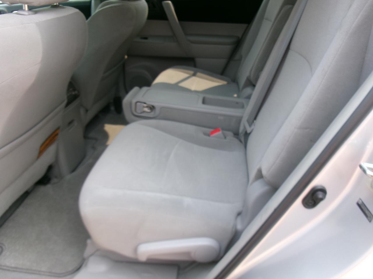 Toyota Highlander Base 2WD I4 2010