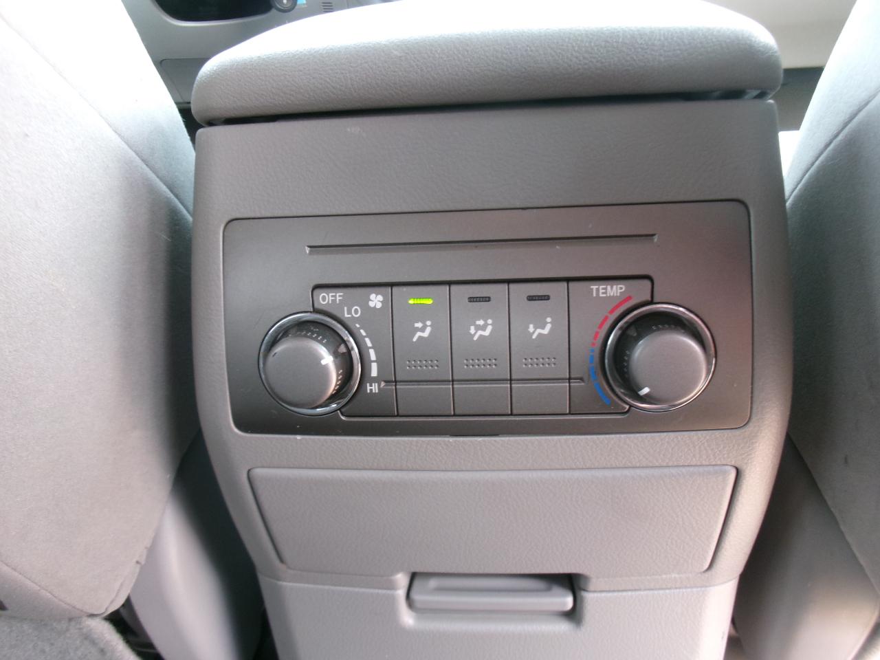 Toyota Highlander Base 2WD I4 2010