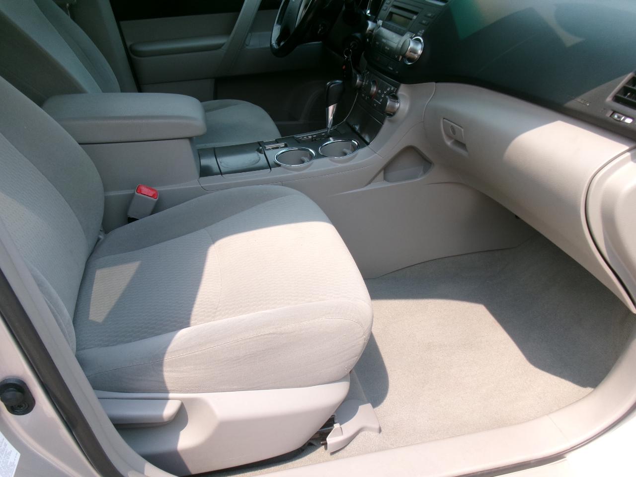 Toyota Highlander Base 2WD I4 2010