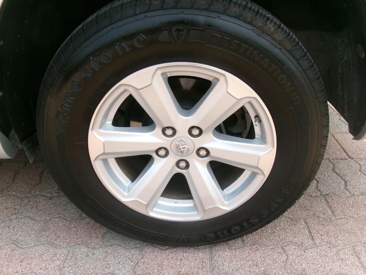 Toyota Highlander Base 2WD I4 2010
