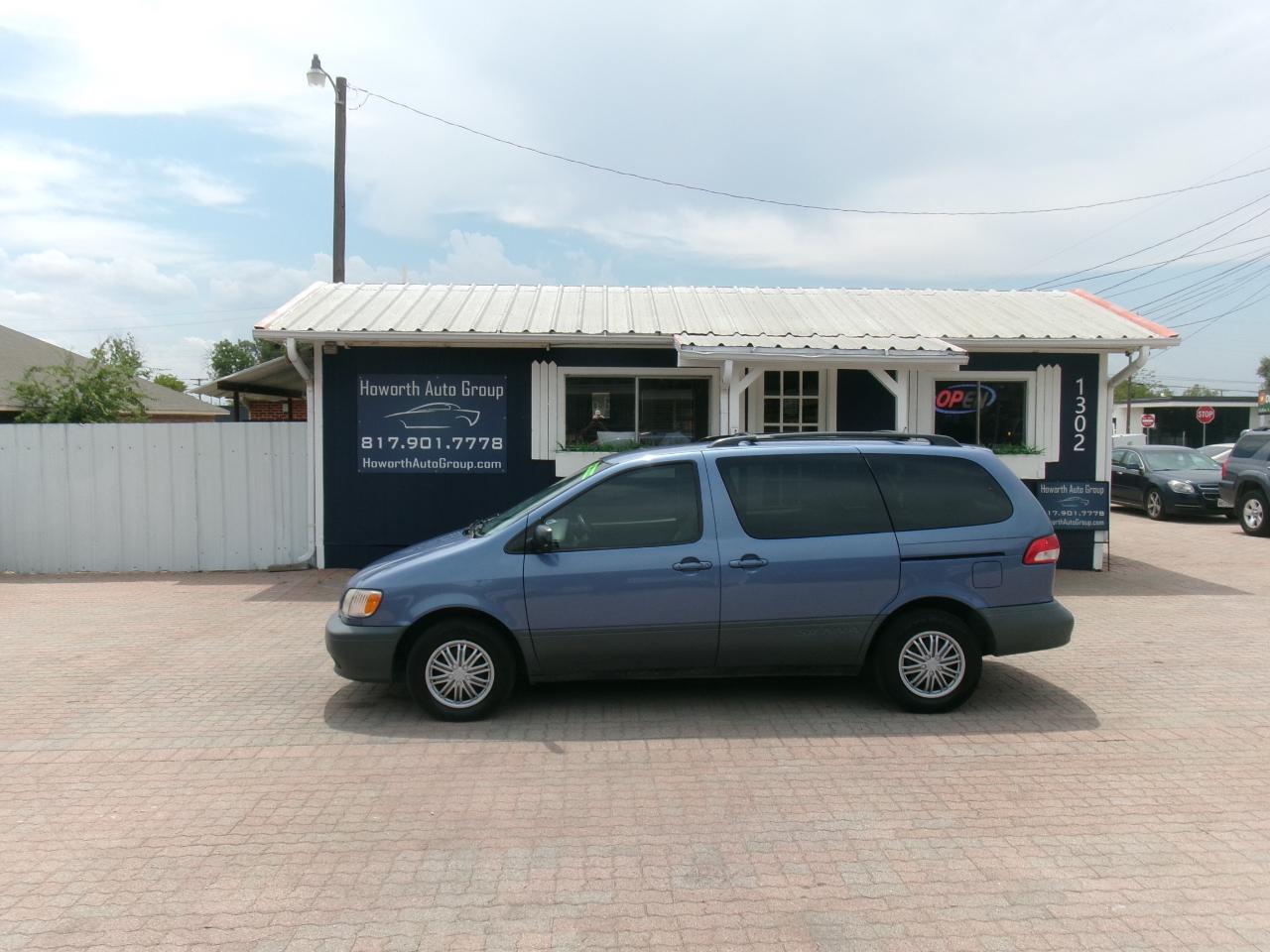 Toyota Sienna LE 2003