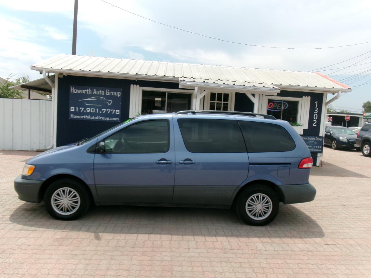 Toyota Sienna LE 2003