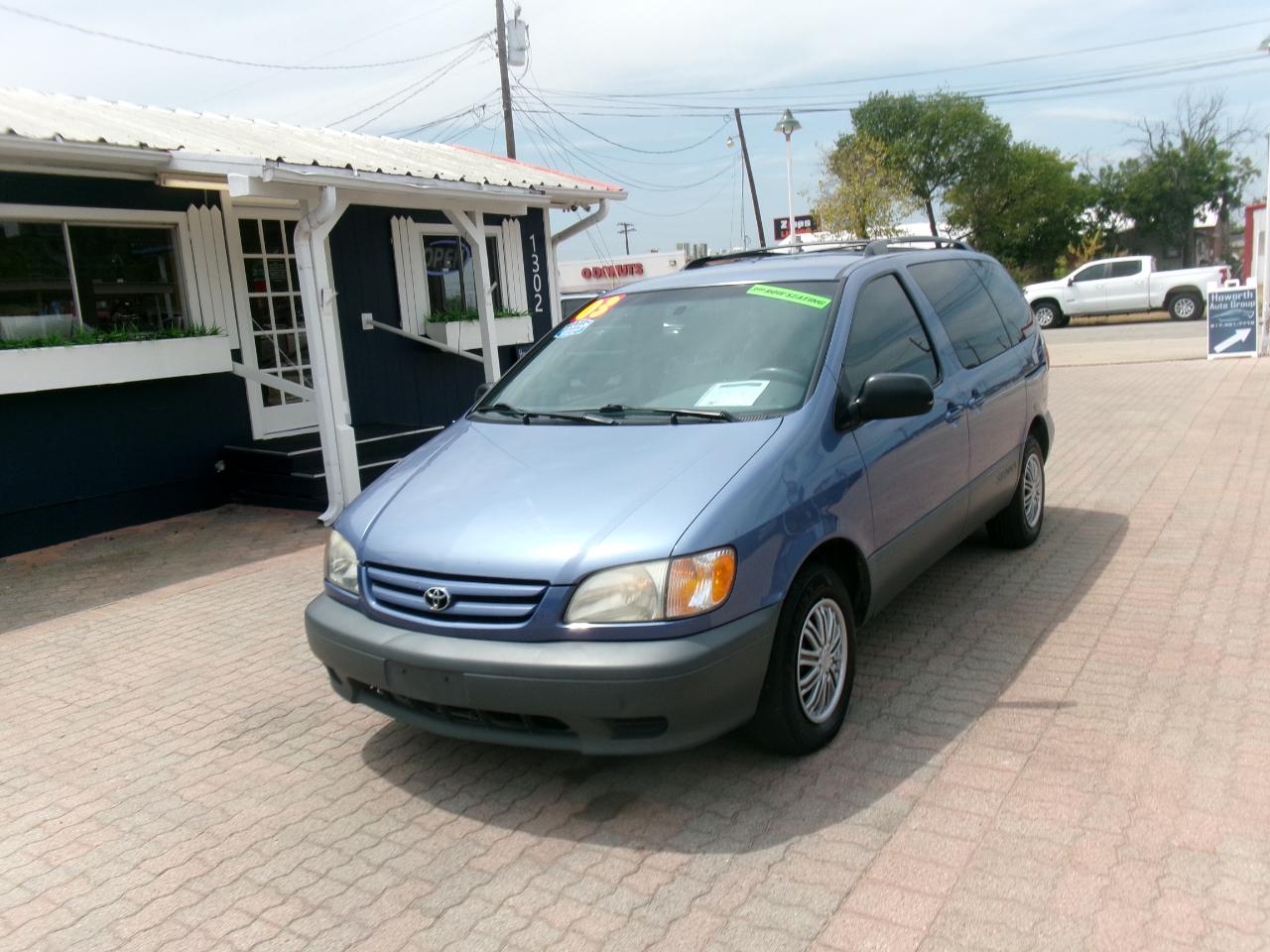 Toyota Sienna LE 2003