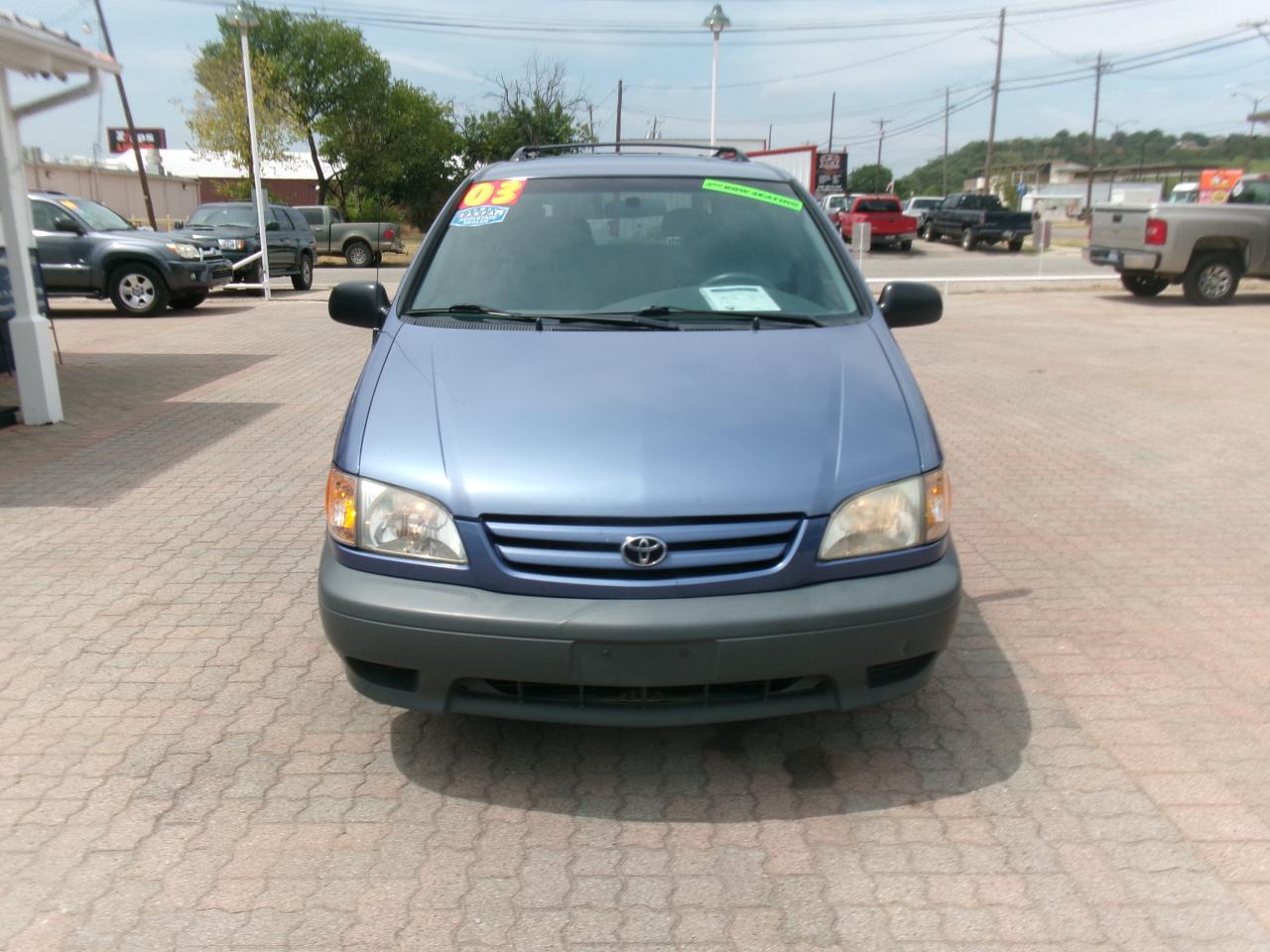 Toyota Sienna LE 2003