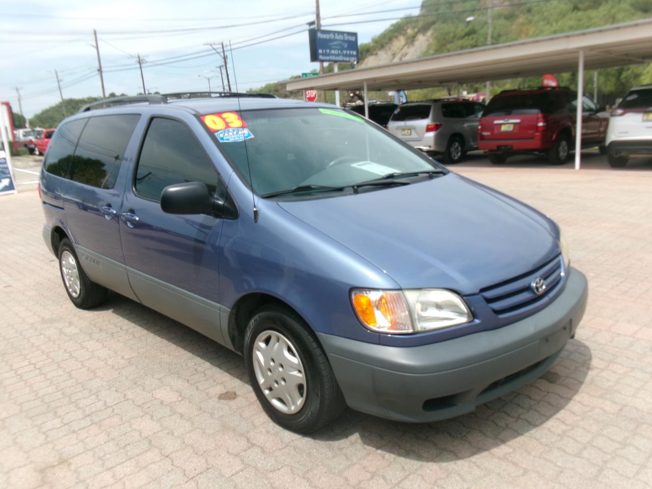 Toyota Sienna LE 2003