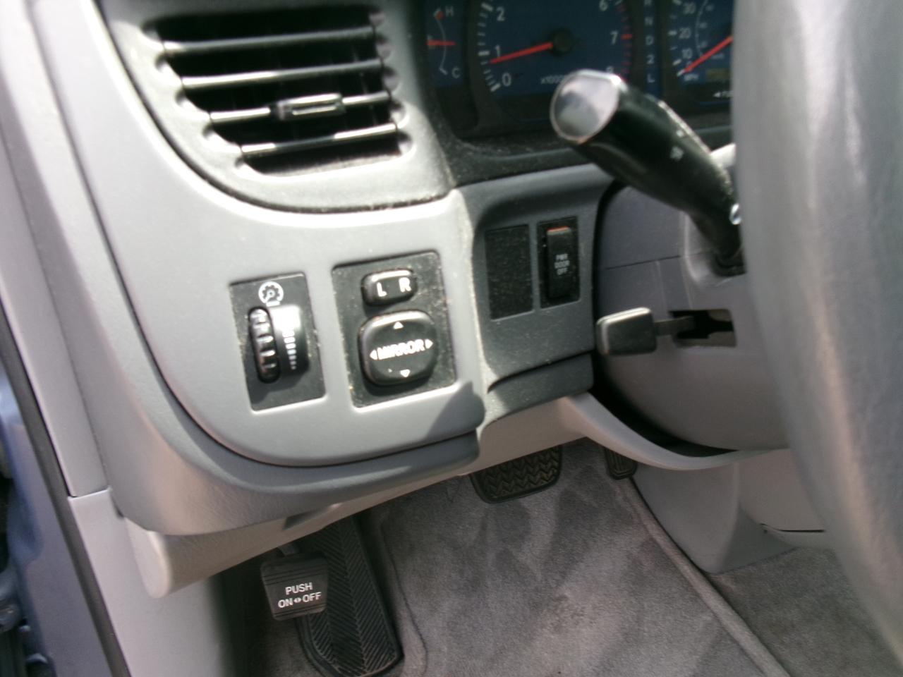 Toyota Sienna LE 2003