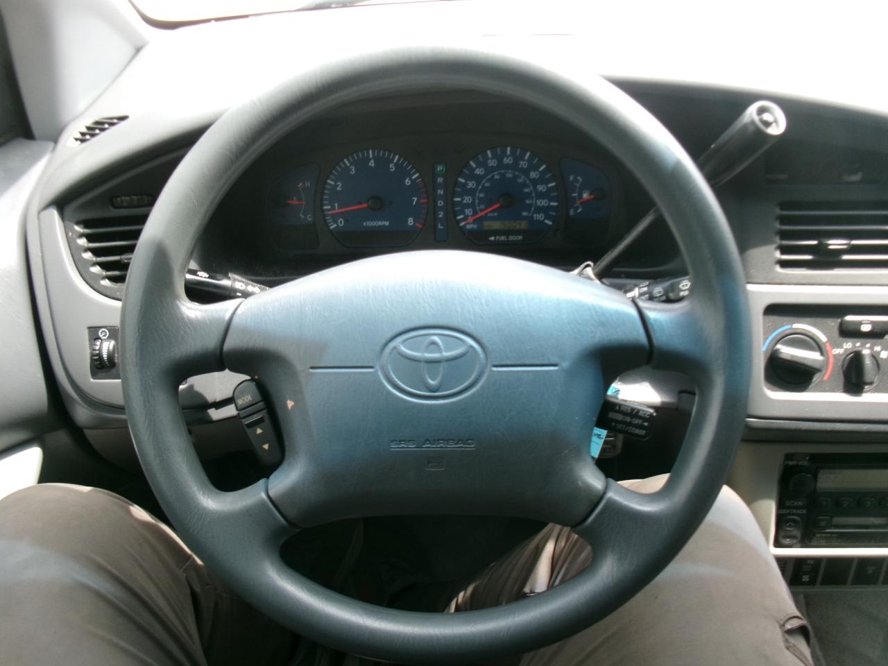 Toyota Sienna LE 2003