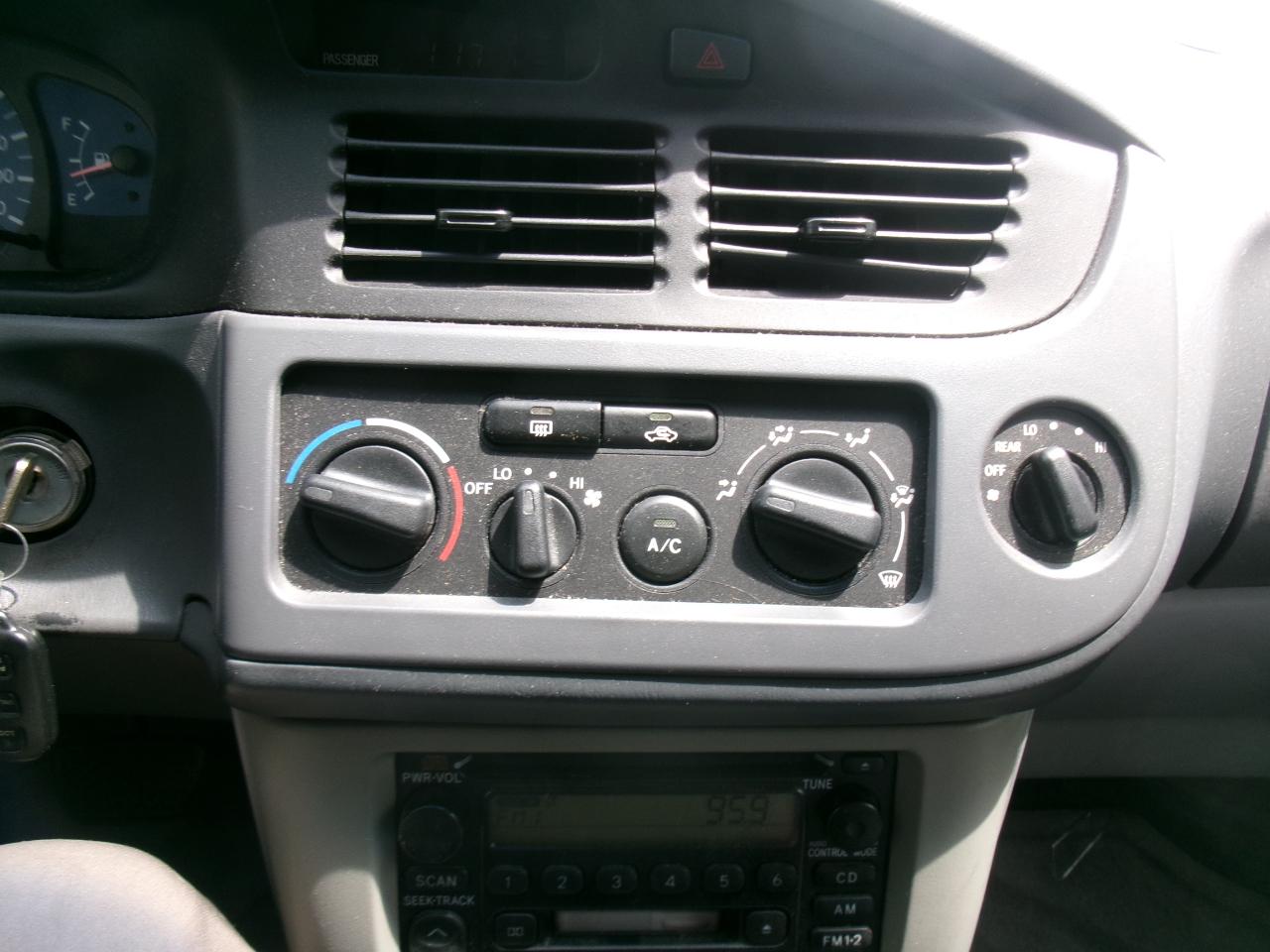 Toyota Sienna LE 2003
