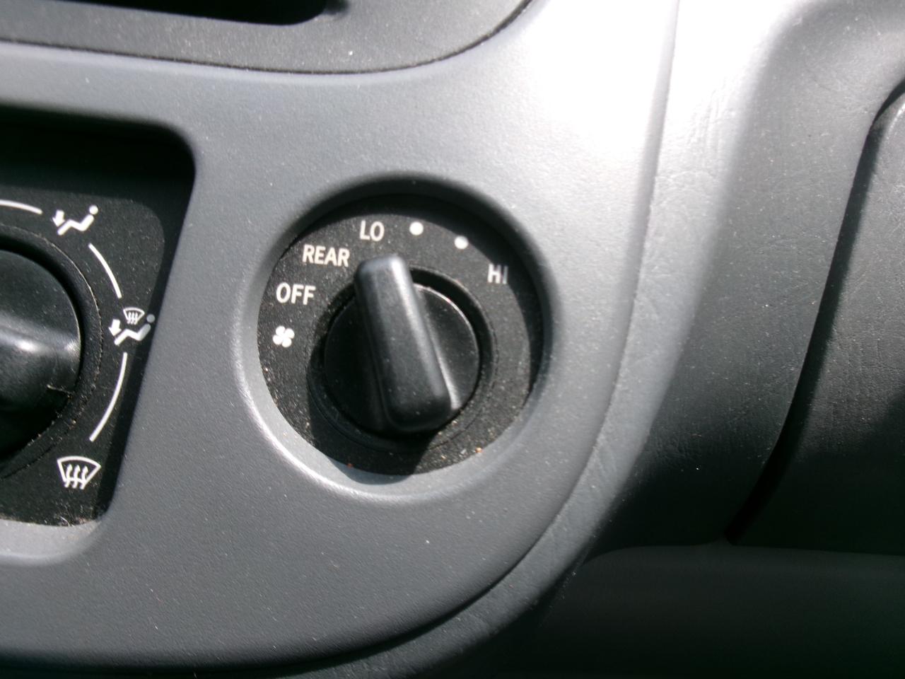 Toyota Sienna LE 2003
