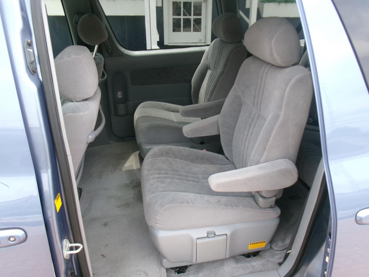 Toyota Sienna LE 2003