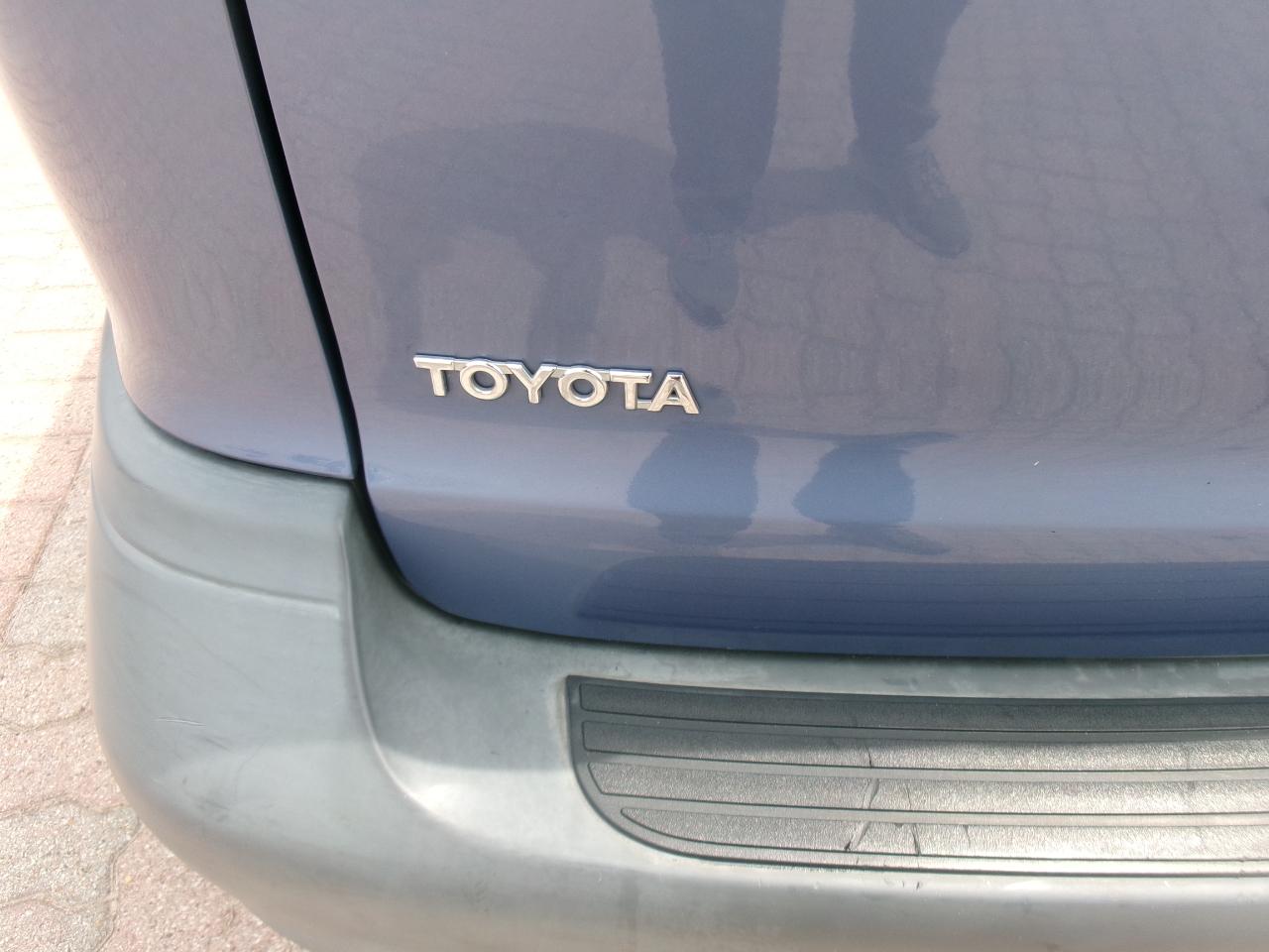 Toyota Sienna LE 2003