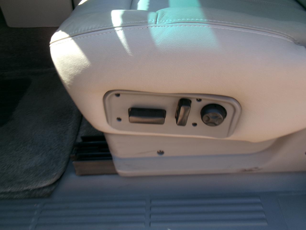 Chevrolet Tahoe 2WD 2002