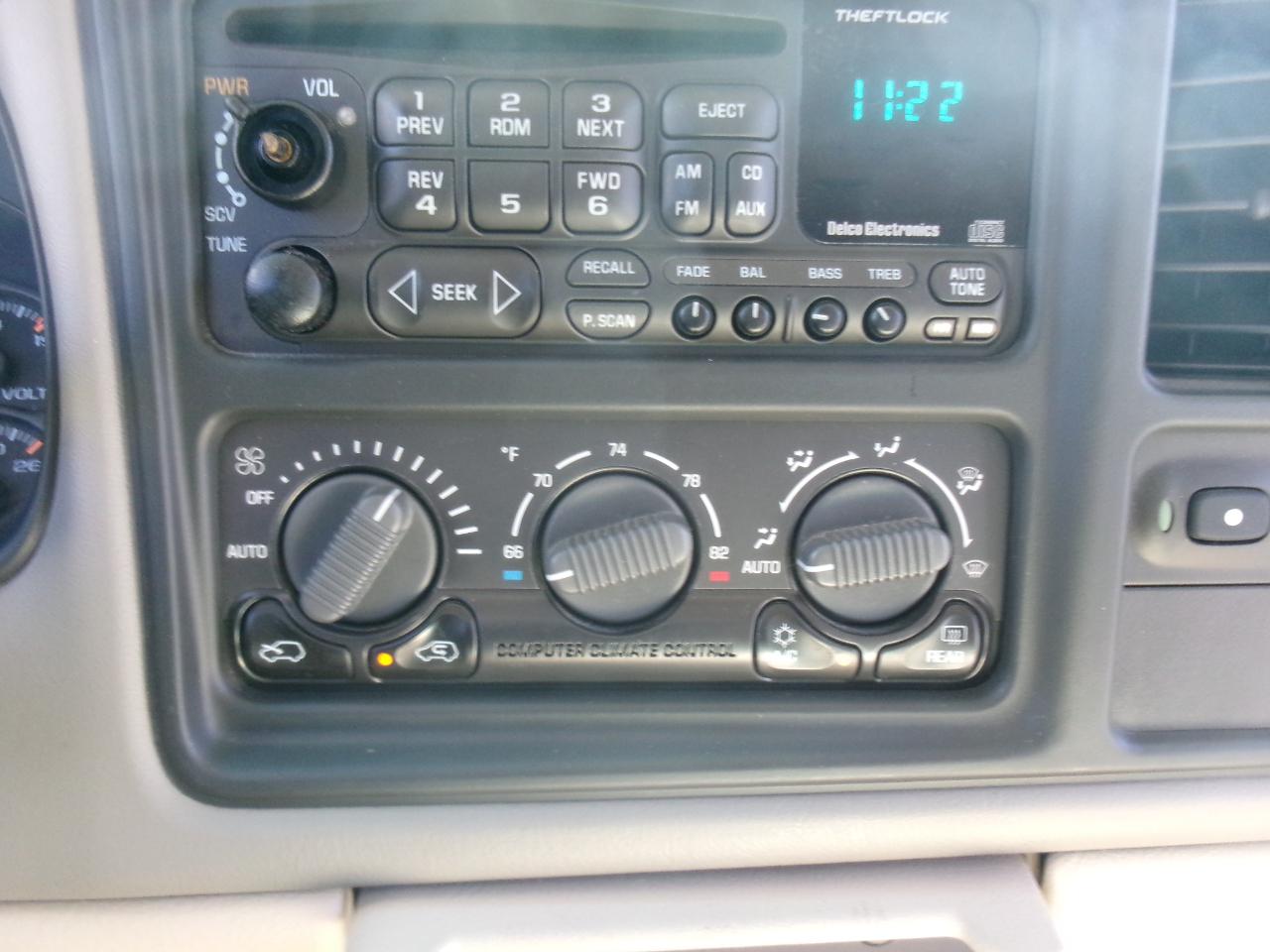 Chevrolet Tahoe 2WD 2002