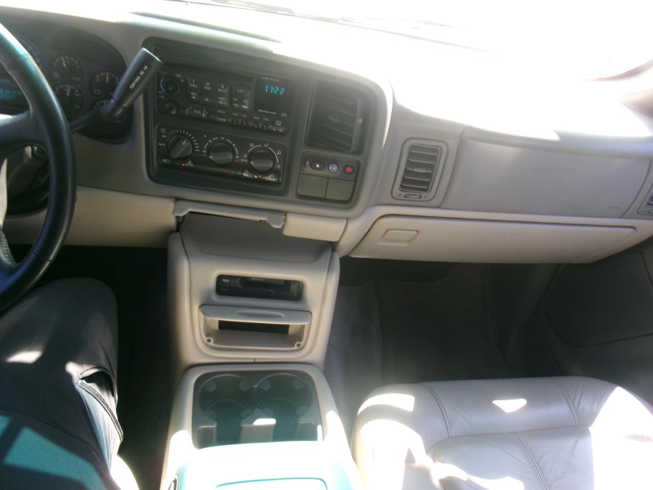 Chevrolet Tahoe 2WD 2002