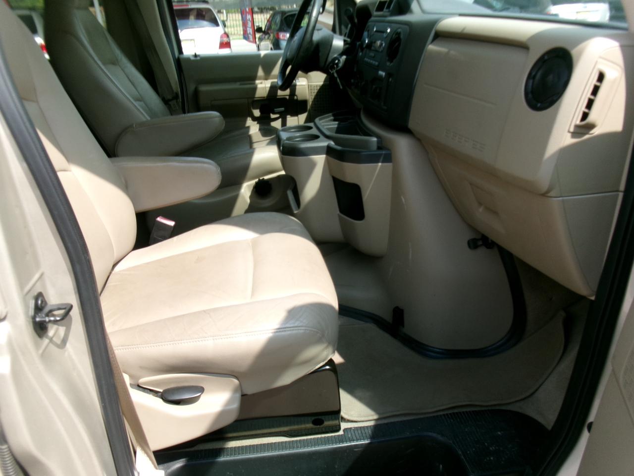 Ford Econoline E-150 XLT 2014