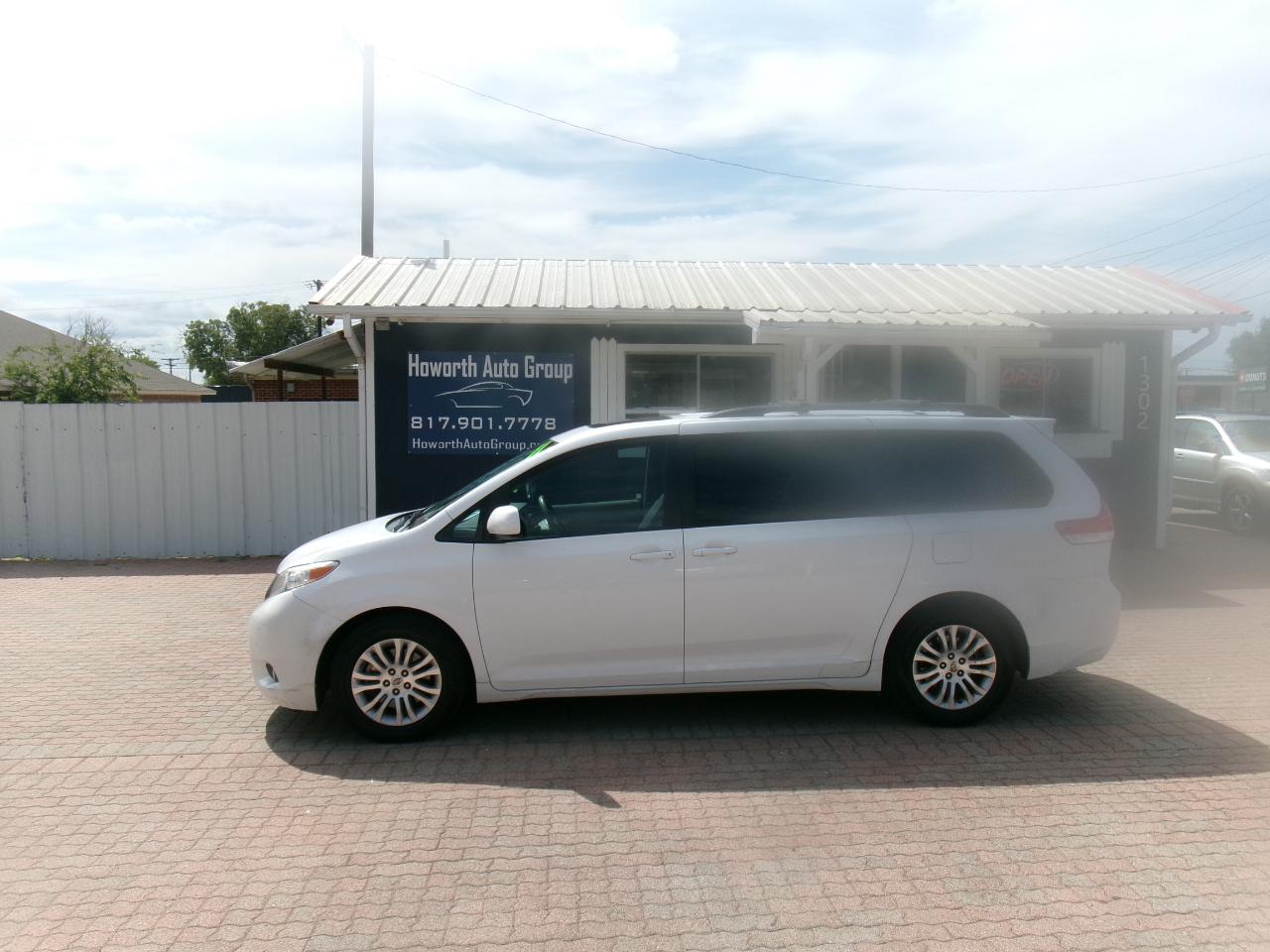 Toyota Sienna XLE 7-Passenger 2011