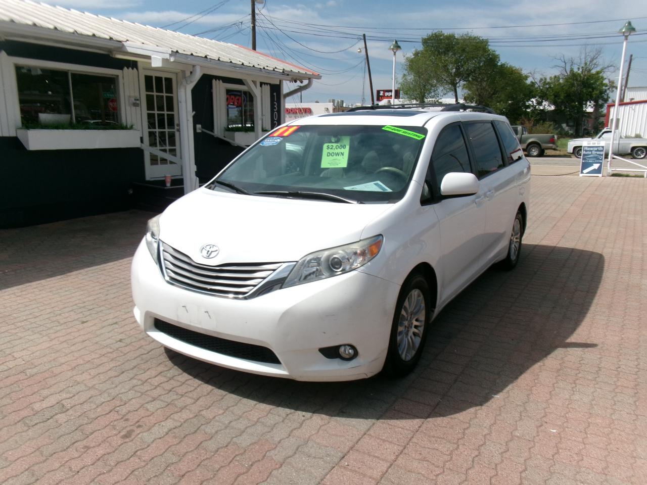 Toyota Sienna XLE 7-Passenger 2011