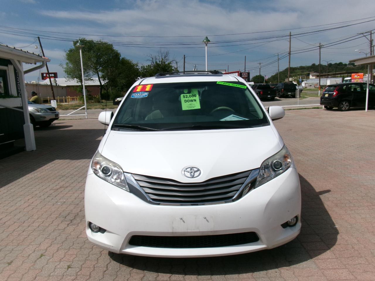 Toyota Sienna XLE 7-Passenger 2011