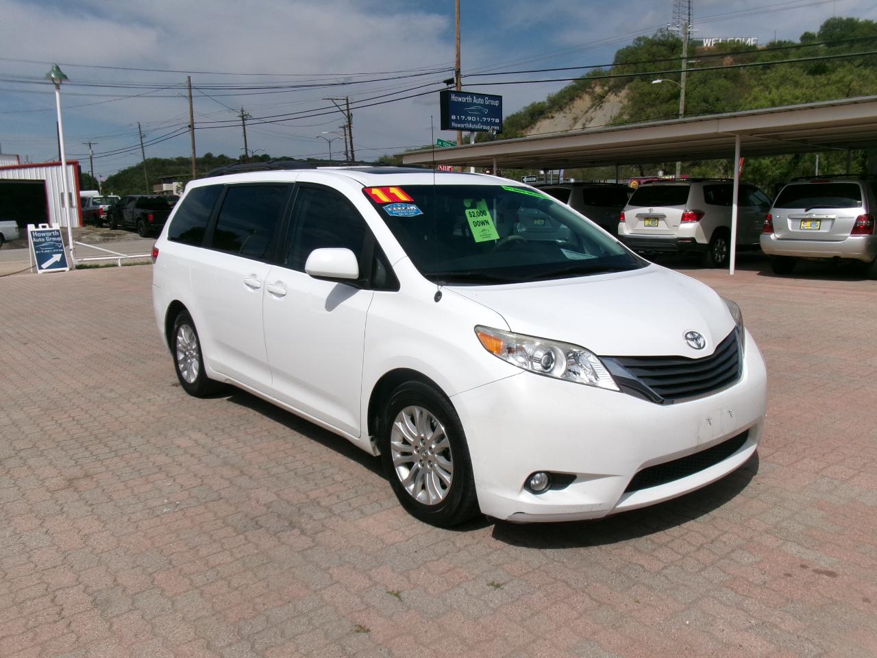Toyota Sienna XLE 7-Passenger 2011