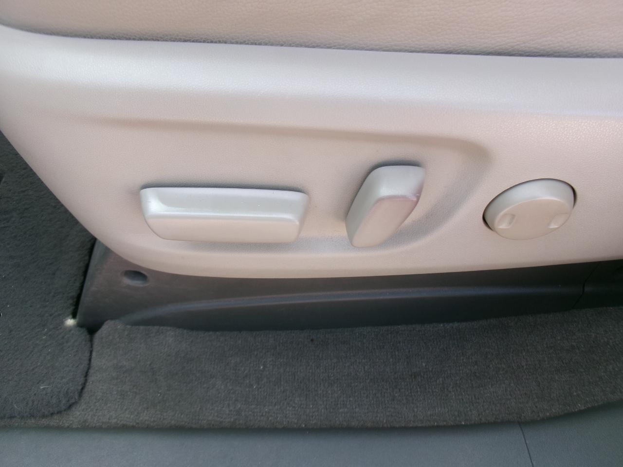 Toyota Sienna XLE 7-Passenger 2011