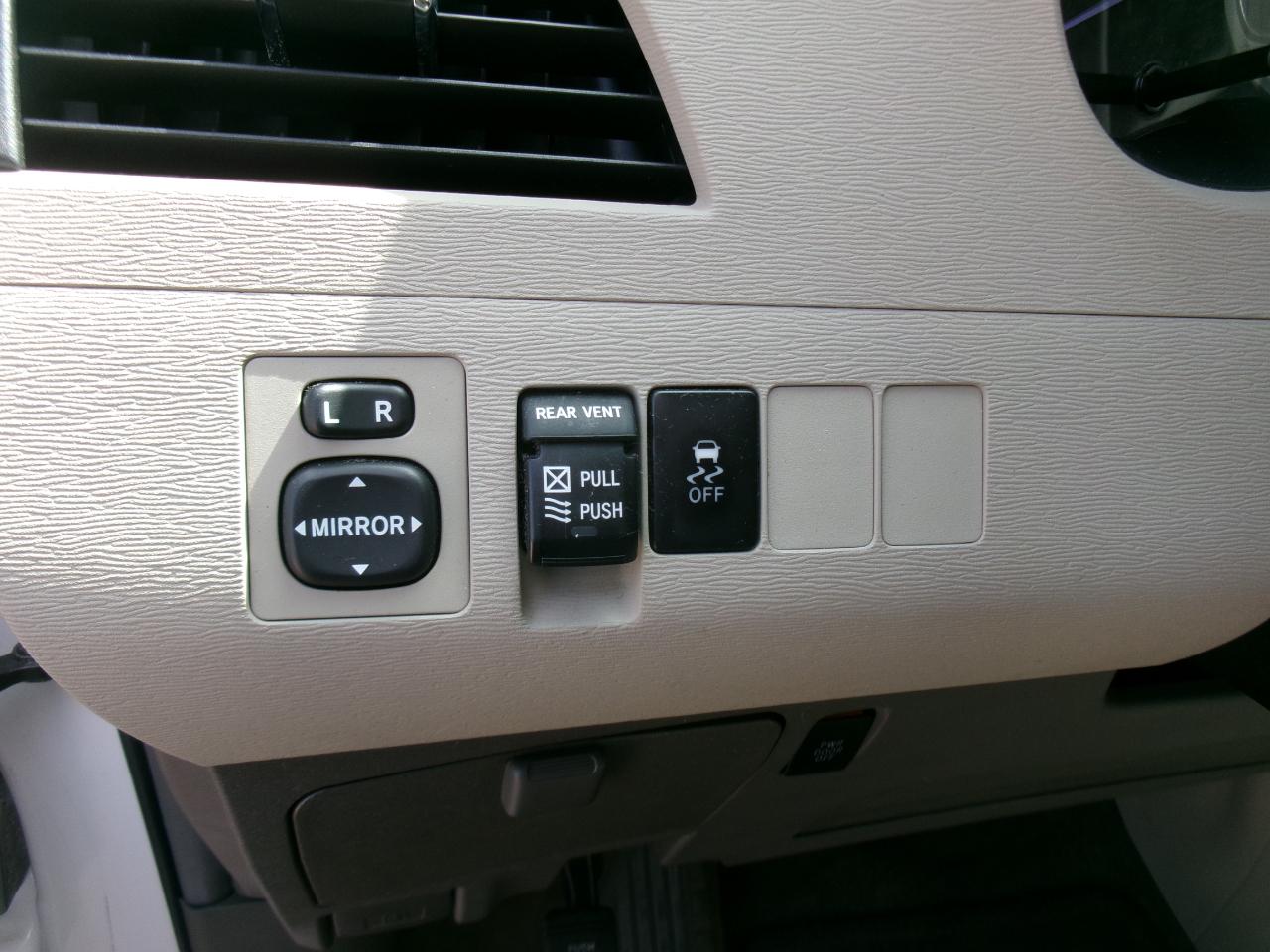 Toyota Sienna XLE 7-Passenger 2011