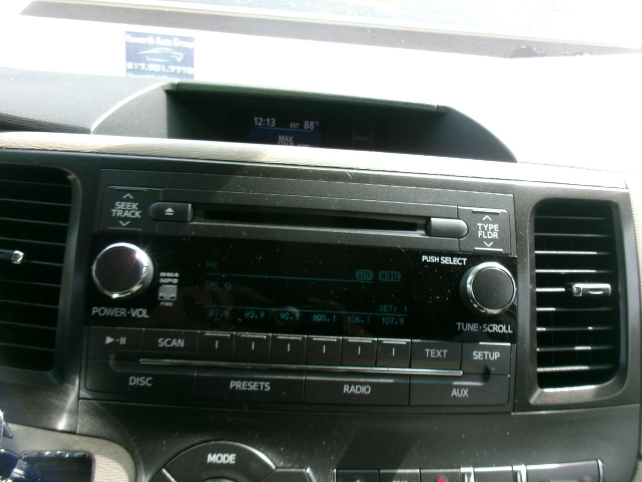 Toyota Sienna XLE 7-Passenger 2011