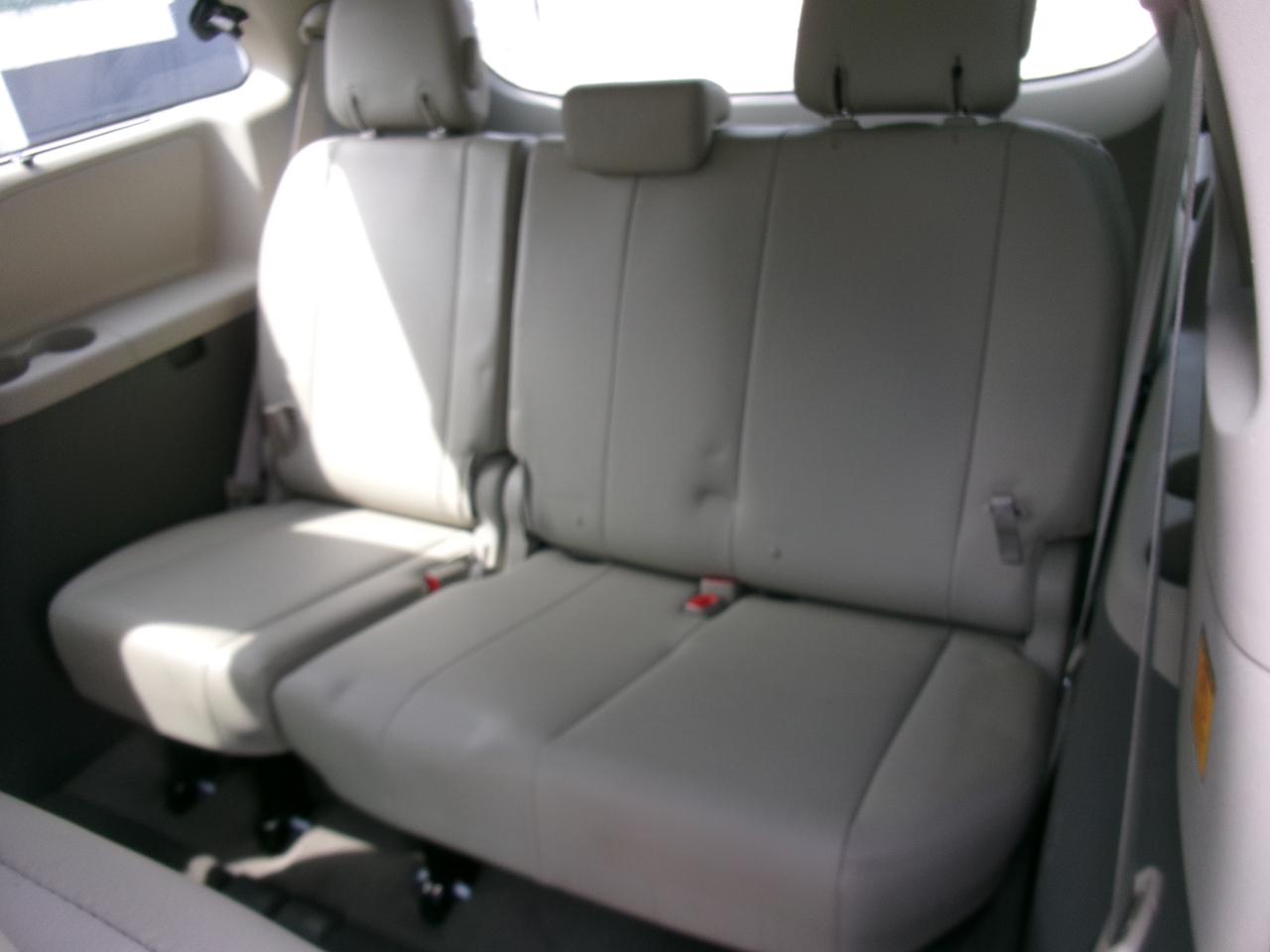 Toyota Sienna XLE 7-Passenger 2011