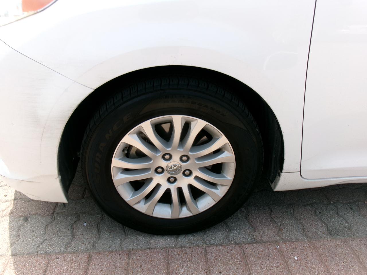 Toyota Sienna XLE 7-Passenger 2011