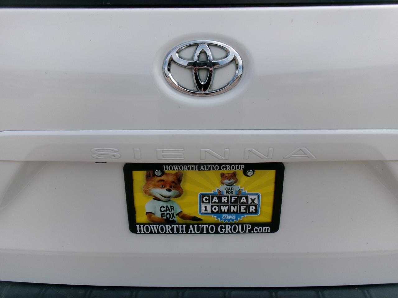 Toyota Sienna XLE 7-Passenger 2011
