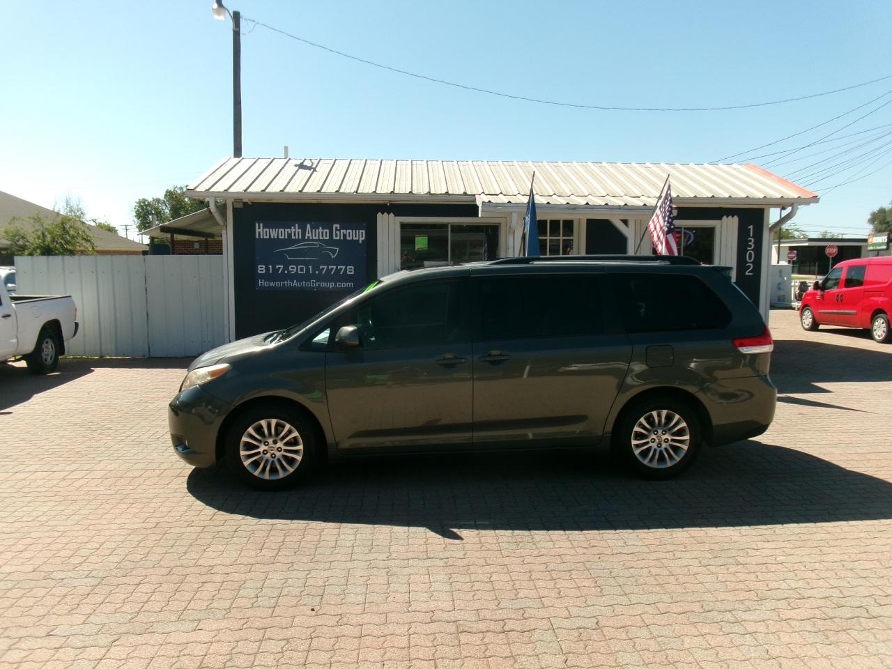 Toyota Sienna XLE FWD 8-Passenger V6 2012